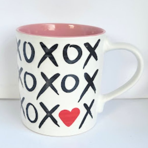 X AND O "KISSES AND HUGS" WHITE MUG WITH RIDGES, RED HEART AND PINK INTERIOR - Picture 1 of 5